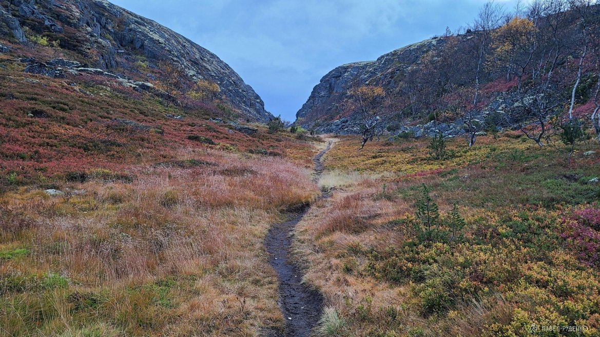 Фотография Tal Аку-Аку nordliche Teil, erste Schritte. Khibiny 25 September.