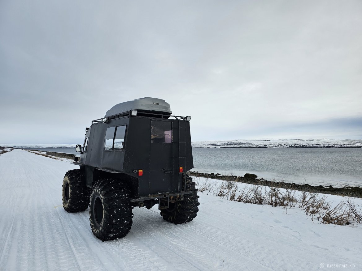 Фотография Allradfahrzeug auf der Halbinsel Rybachy und Sredniy, Abschiffung für einen Schneeschuh-Expedition im Norden