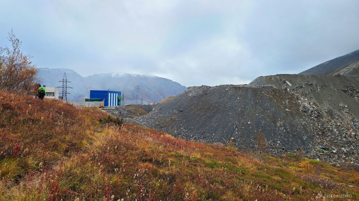 Фотография Neubauende Berggrube zwischen dem Kukiswumchorr-Lift und dem Pass Wortkeuajw. Khibiny.