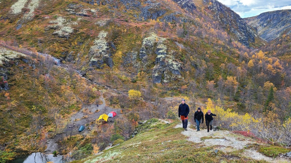 Фотография Übernachtung am Smaragdsee im Tal Аку-Аку. Khibiny.