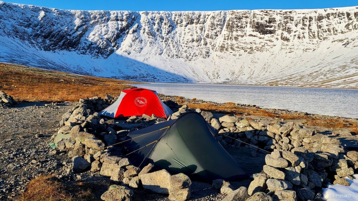 Фотография See Akademicheskoe. Zelte Helsport Ringstind 1 und Big Agnes Expedition 3. Khibiny.
