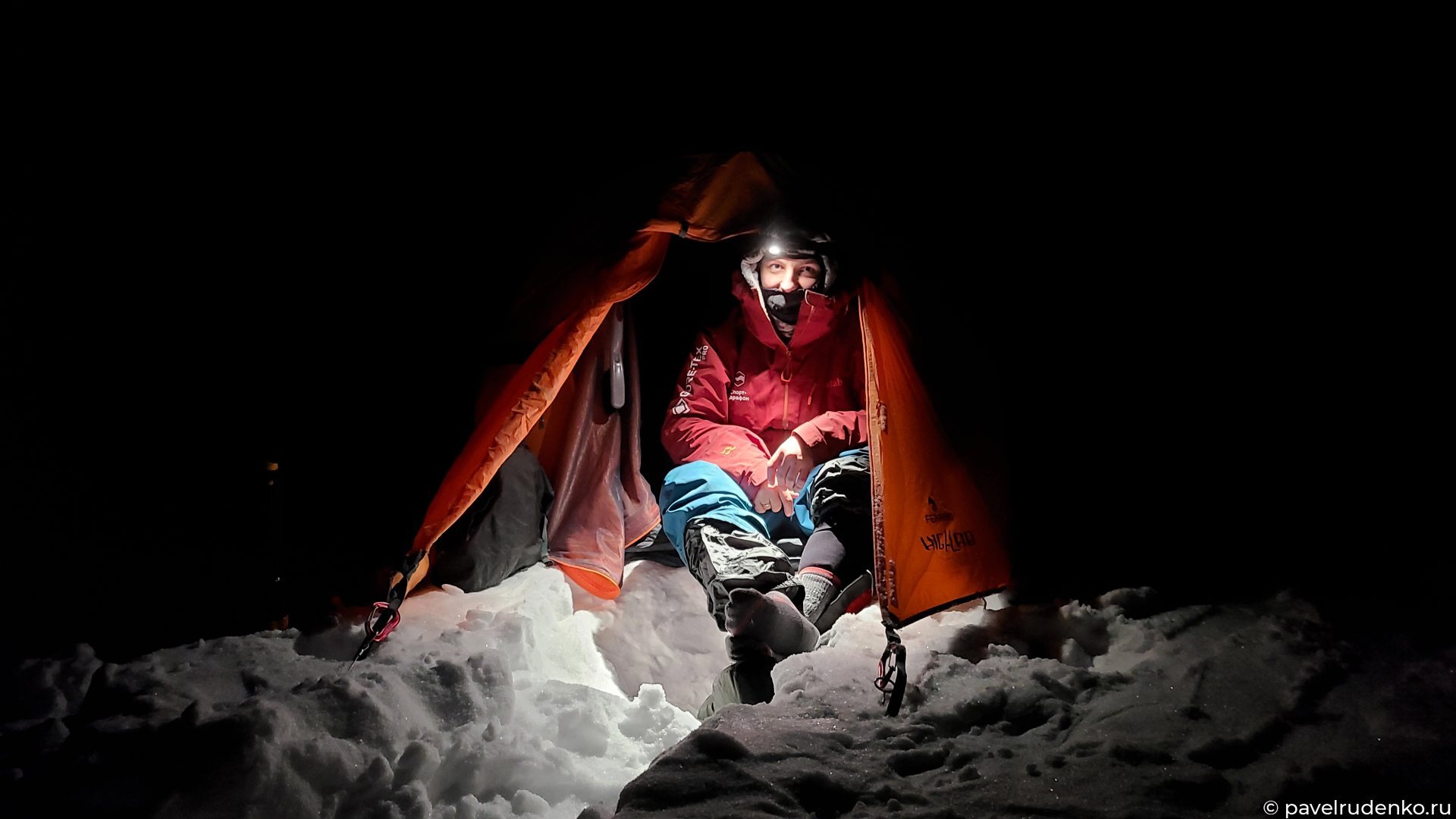 Фотография Ferrino Piller зимний поход, тамбур палатки