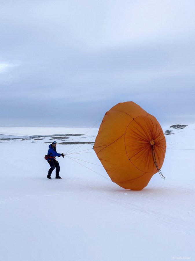 Фотография Vek-trekkeparasutt i tundra.
