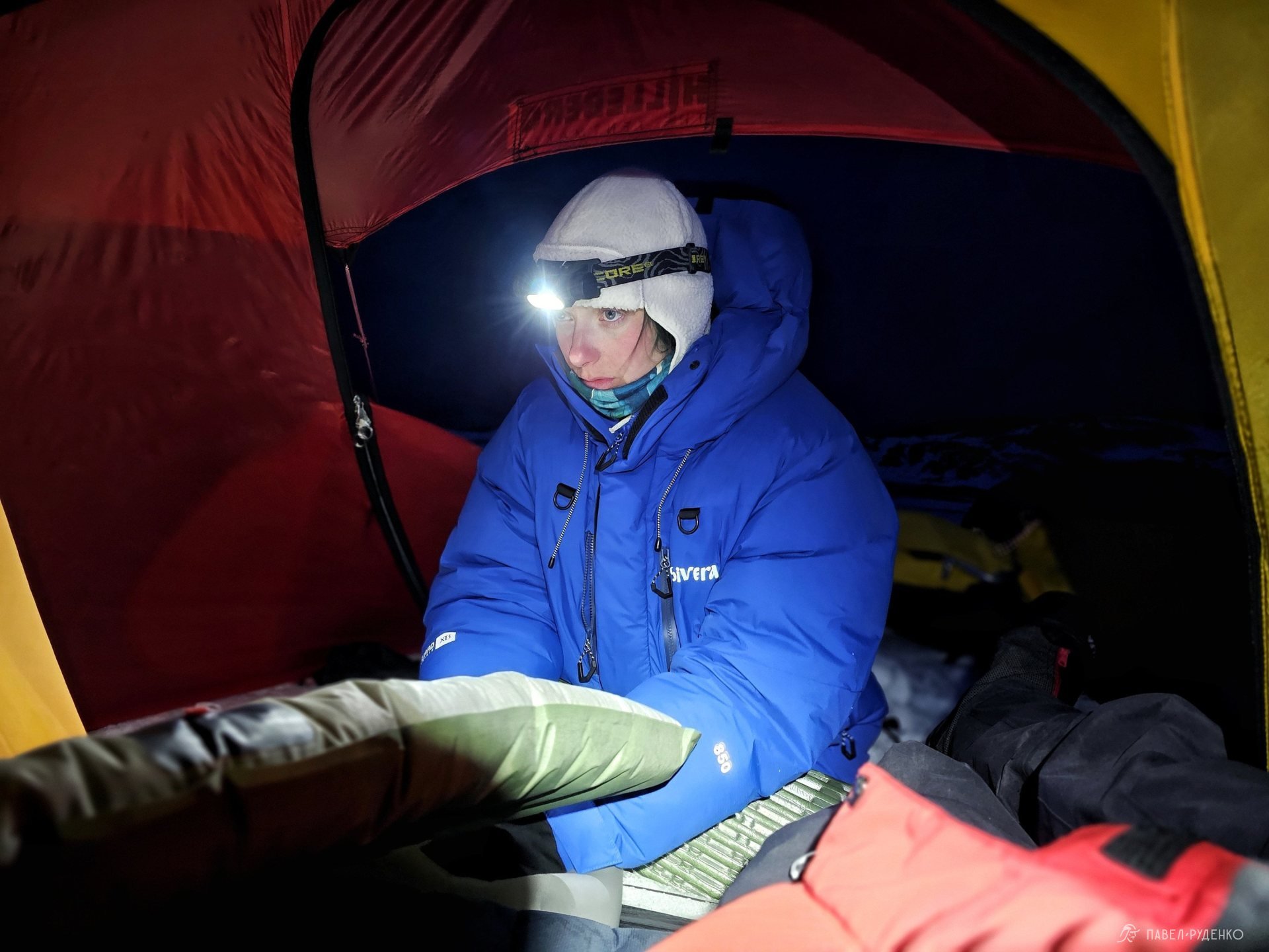 Фотография Ночь в палатке в зимнем походе. Палатка Hilleberg Jannu, пуховая куртка «Сивера Аркуда» у Анны Мигалиной, коврик Therm-a-Rest XTherm в лыжном походе с Павлом Руденко.