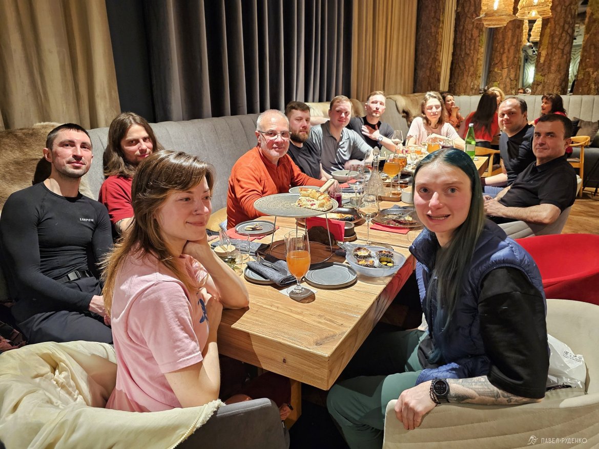 Фотография Dinner i restauranten «Sampo» etter en ski-tur med Rudenko.